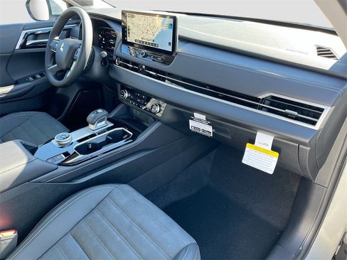 New 2026 Mitsubishi Outlander SE image 30