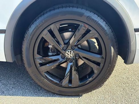 Used 2023 Volkswagen Tiguan SE R-Line FWD image 21