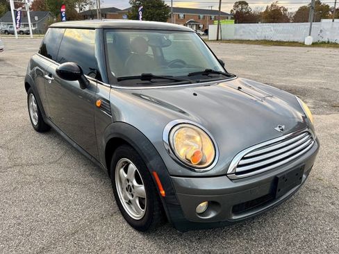 Used 2010 MINI Cooper Hardtop image 2