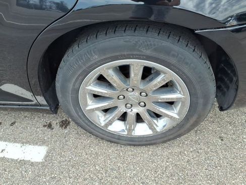 Used 2013 Chrysler 300 C RWD image 5