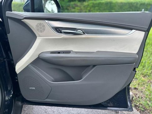 Used 2017 Cadillac XT5 Luxury w/ Driver Awareness Package AWD/4WD image 19
