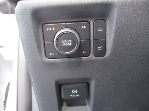 New 2025 Ford Expedition Active image 33