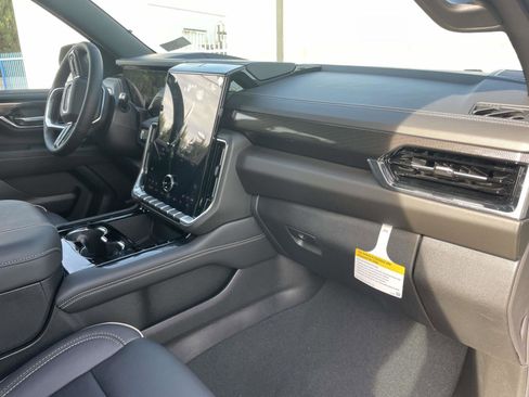 New 2026 GMC Yukon XL Elevation image 29