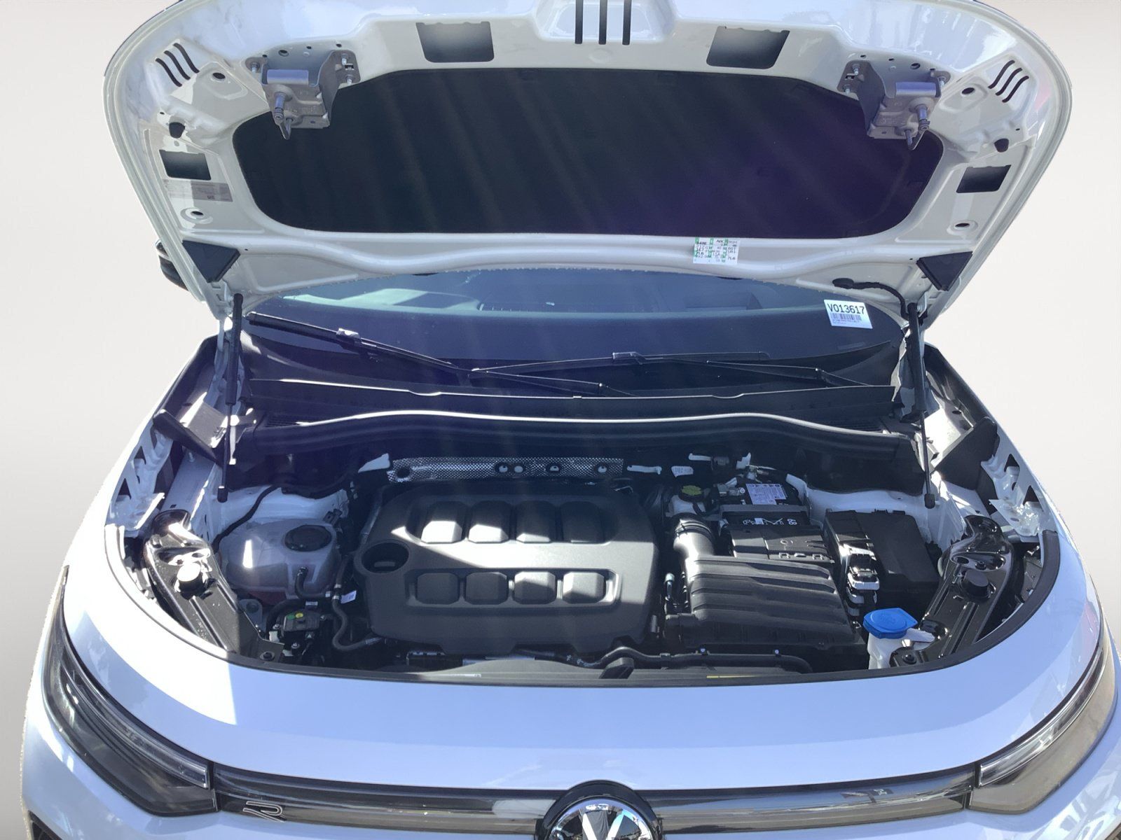 New 2026 Volkswagen Tiguan SE R-Line FWD image 11