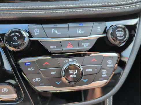 New 2026 Chrysler Pacifica Limited w/ S Appearance Package image 26