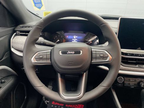 Used 2023 Jeep Compass Latitude w/ Convenience Group AWD/4WD image 16