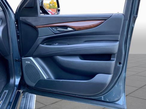Used 2020 Cadillac Escalade Premium Luxury RWD image 23