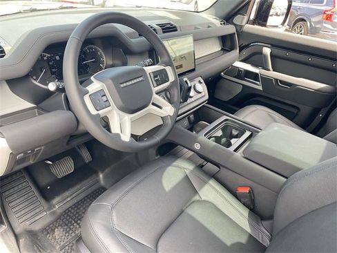 Used 2023 Land Rover Defender 130 SE image 18