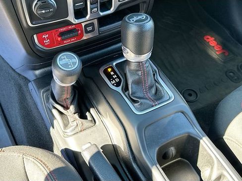 Used 2018 Jeep Wrangler Unlimited Rubicon image 18