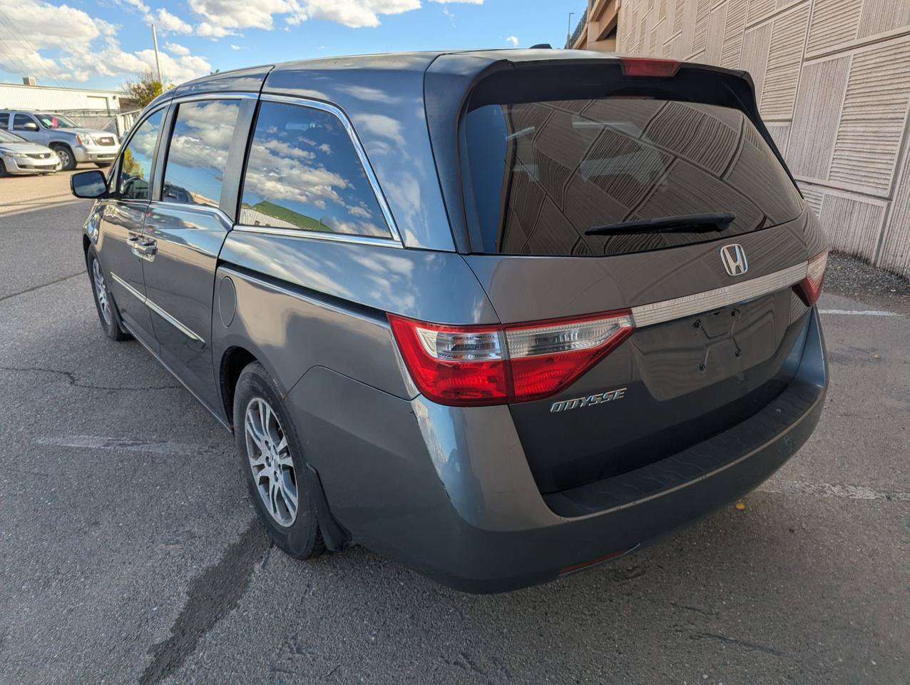 Used 2011 Honda Odyssey EX-L image 3