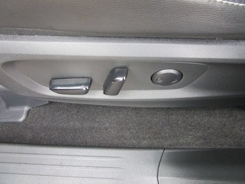 Used 2024 Nissan Pathfinder SL FWD image 21