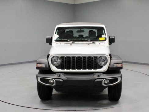 Used 2025 Jeep Gladiator Sport AWD/4WD image 5