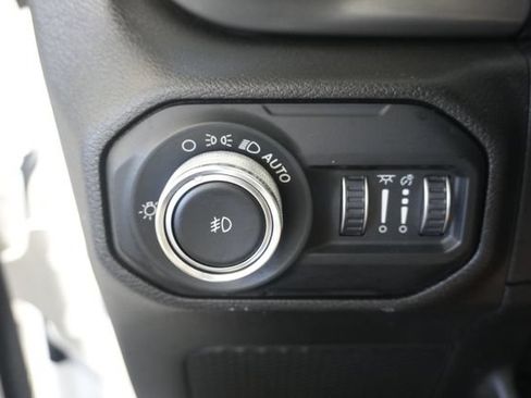 Used 2020 Jeep Wrangler Unlimited Sahara AWD/4WD image 16