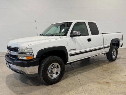 Used 2001 Chevrolet Silverado 2500 LS w/ Off-Road Skid Plate Pkg AWD/4WD image 1