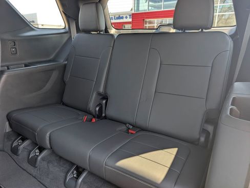 Used 2023 Chevrolet Traverse LT w/ LT Premium Package image 29