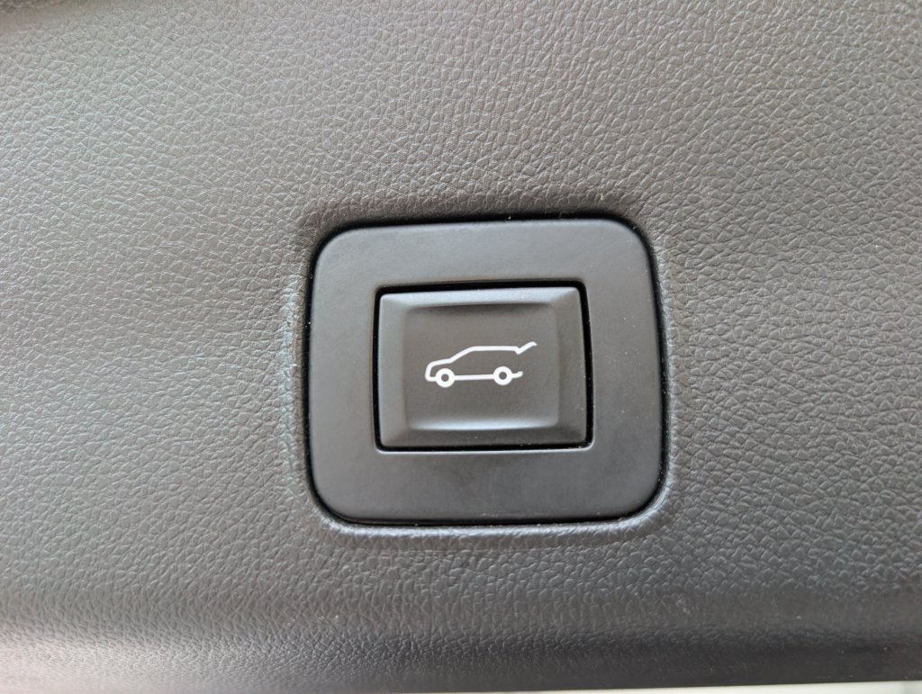 Used 2023 Chevrolet TrailBlazer RS w/ Sun and Liftgate Package AWD/4WD image 22