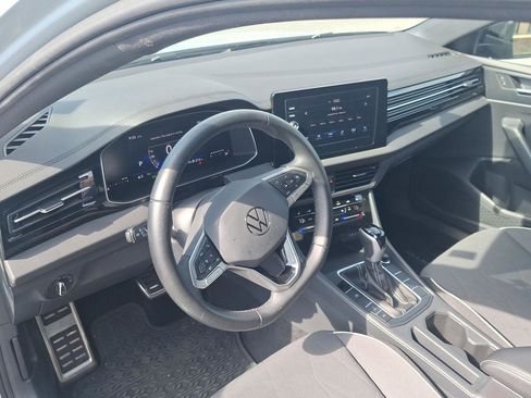 Used 2025 Volkswagen Jetta Sport FWD image 11