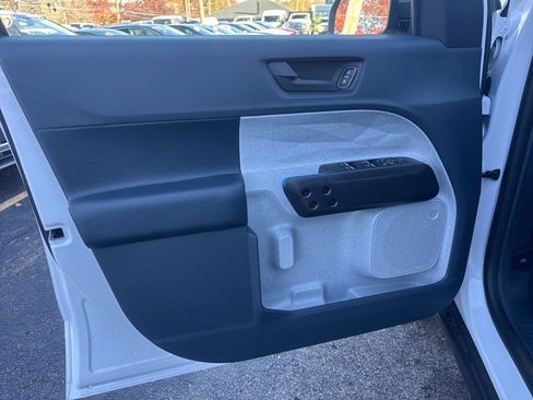 New 2025 Ford Maverick XLT image 9