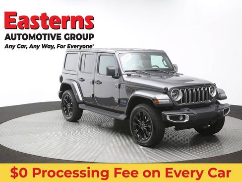 Used 2025 Jeep Wrangler Unlimited Sahara AWD/4WD image 49