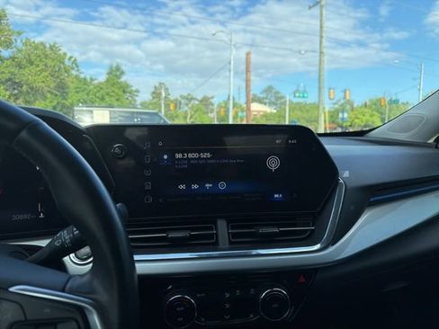 Used 2025 Chevrolet Trax LT w/ Driver Confidence Package image 13