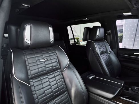 Used 2021 Cadillac Escalade ESV Sport Platinum w/ LPO, ONYX Package AWD/4WD image 40