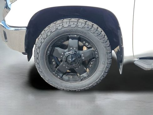 Used 2018 Toyota Tundra SR5 w/ SR5 Upgrade Package image 10