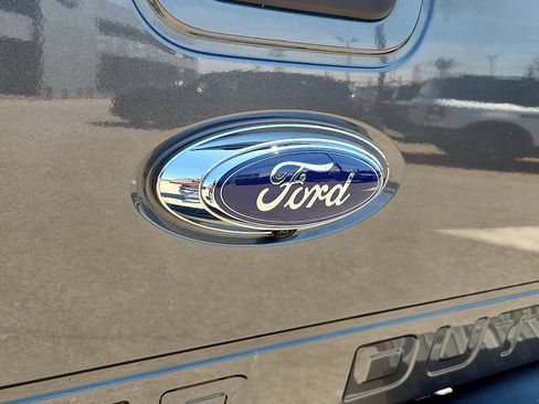 Used 2015 Ford F250 Lariat w/ Lariat Ultimate Package AWD/4WD image 29