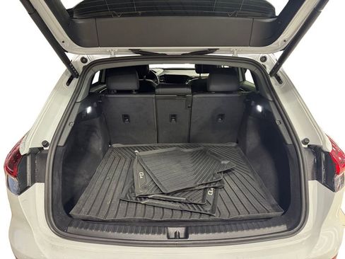 Used 2022 Audi Q4 e-tron Prestige image 9