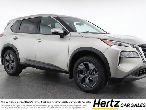 Used 2025 Nissan Rogue SV image 1