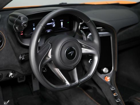 Used 2026 McLaren 750S Spider RWD image 40