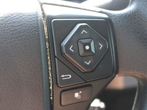 Used 2021 Toyota Tacoma SR w/ SR Convenience Package RWD image 33