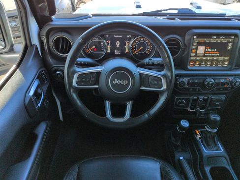 Used 2022 Jeep Wrangler Unlimited Sahara AWD/4WD image 16
