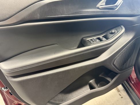Used 2025 Jeep Grand Cherokee Altitude AWD/4WD image 18