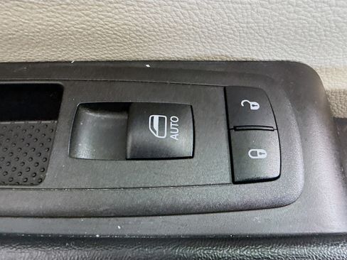 Used 2023 Chrysler Voyager LX image 29