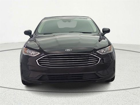 Used 2019 Ford Fusion SE image 2