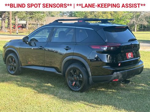 Used 2025 Nissan Rogue SV image 8