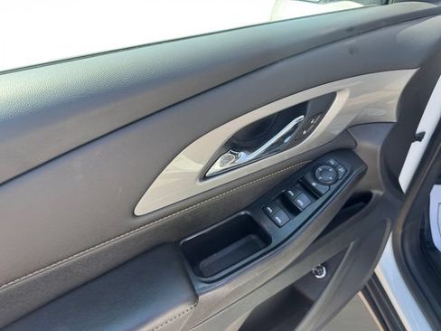 Used 2021 Chevrolet Traverse LT AWD/4WD image 11