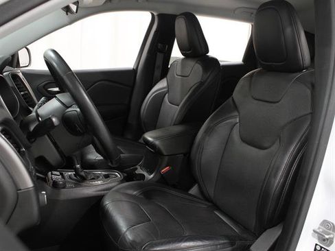 Used 2021 Jeep Cherokee Latitude Lux w/ Mopar Interior Package image 5