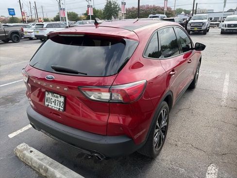 Used 2022 Ford Escape SE w/ SE Sport Appearance Package FWD image 3