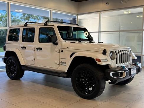 Used 2022 Jeep Wrangler Unlimited Sahara w/ Cold Weather Group AWD/4WD image 6