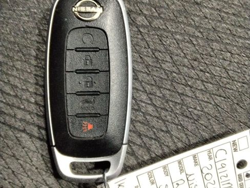 Used 2024 Nissan Rogue SV image 41