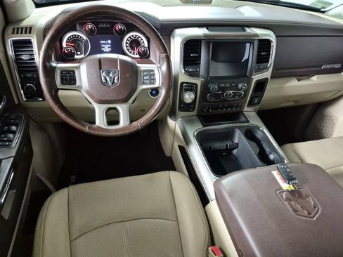 Used 2018 RAM 1500 Laramie w/ Convenience Group AWD/4WD image 10