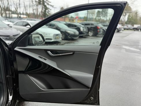 Used 2023 Kia Niro EX Touring image 18