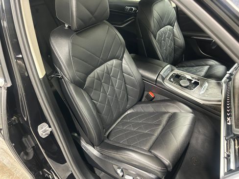 Used 2023 BMW X7 xDrive40i w/ Premium Package image 19