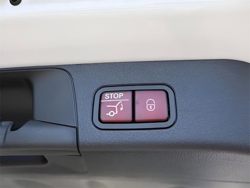 Certified 2025 Mercedes-Benz GLB 250 4MATIC image 18