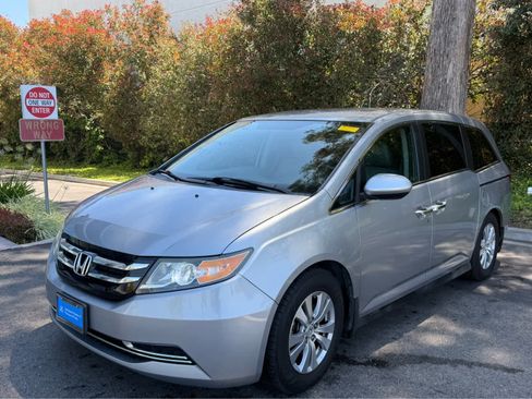 Used 2016 Honda Odyssey SE image 2