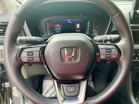 Used 2025 Honda Pilot Elite image 11