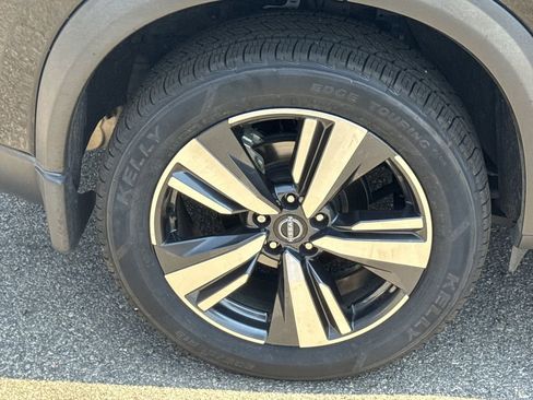 Used 2023 Nissan Rogue SL image 17