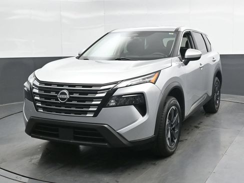 Used 2024 Nissan Rogue SV FWD image 6