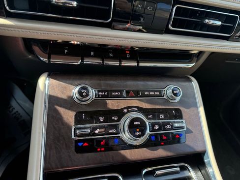Used 2020 Lincoln Aviator Reserve w/ Equipment Group 201A AWD/4WD image 32
